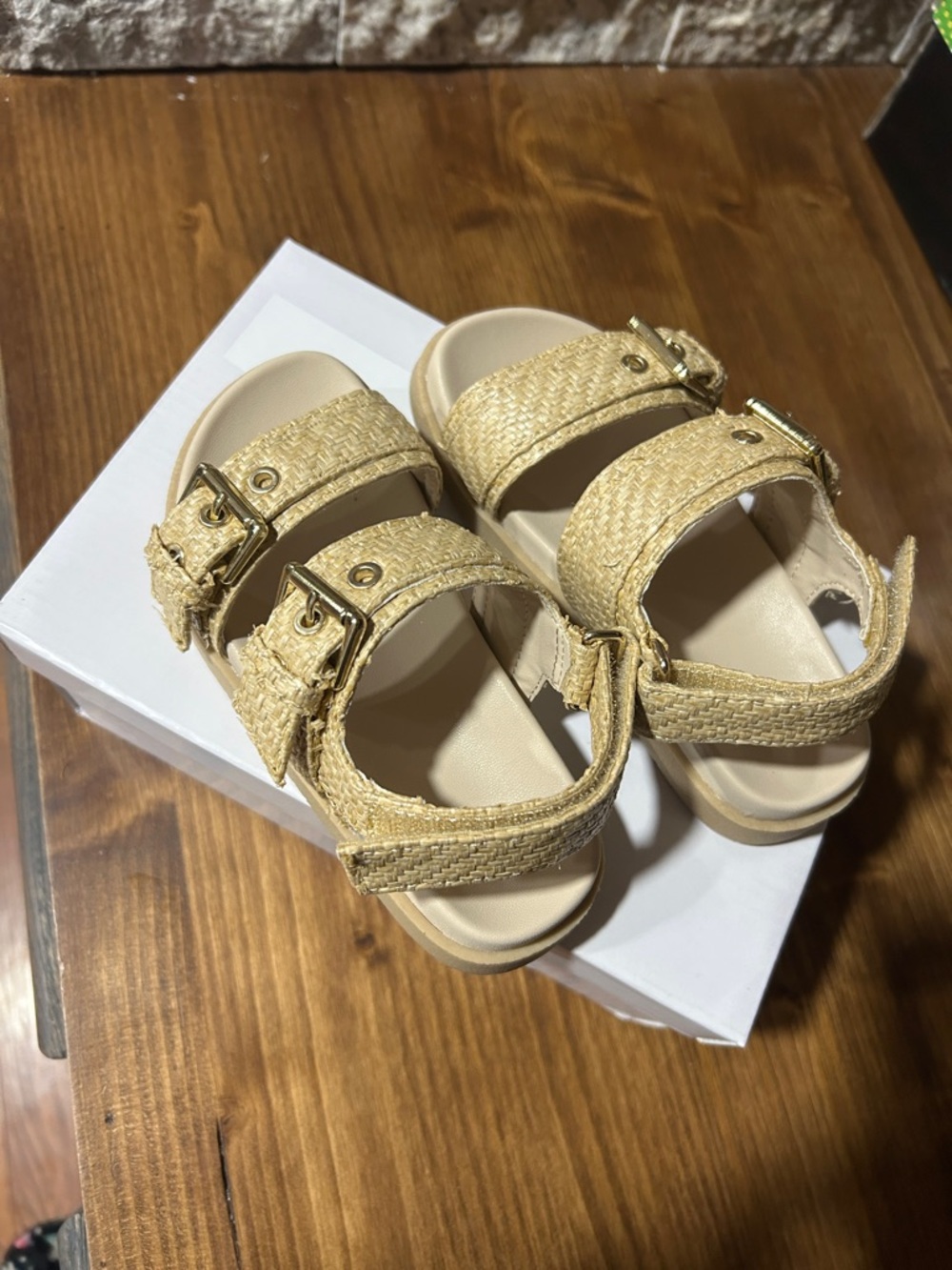 Kids Straw Buckle Sandals in Natural Beige new in box size 9